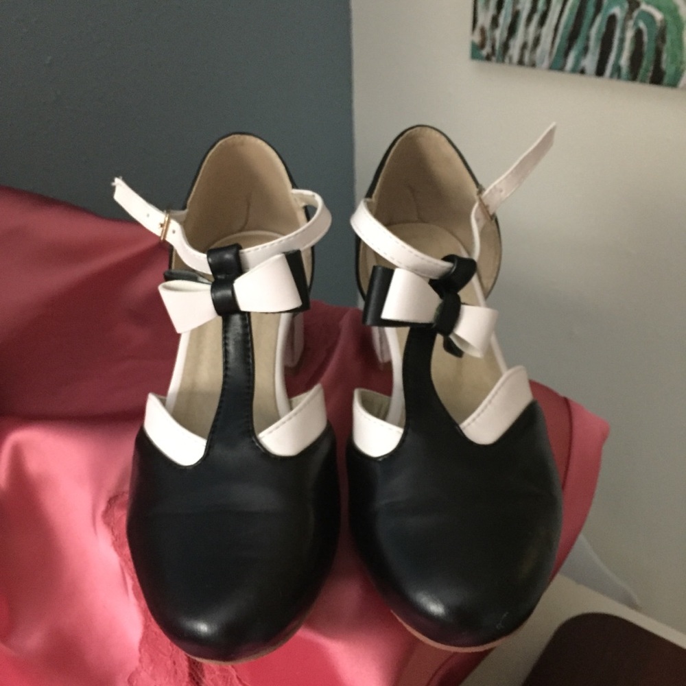 Vintage round toe black&white maryjane shoes 8